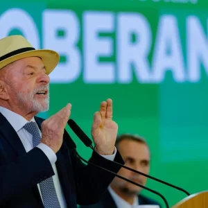 Lula visita reduto bolsonarista no Rio de Janeiro em busca de apoio e teste eleitoral em cenário de empate técnico