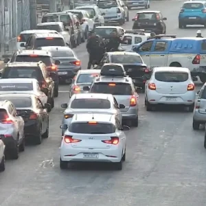Tragédia em Benfica: Dois motociclistas de Niterói morrem atropelados por ônibus que fugiu