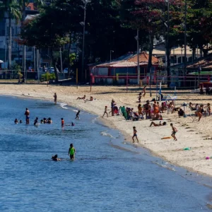 Temperaturas Amenas Chegam ao Rio de Janeiro: Frente Fria Traz Chuvas e Alívio do Calor Intenso no Fim de Semana