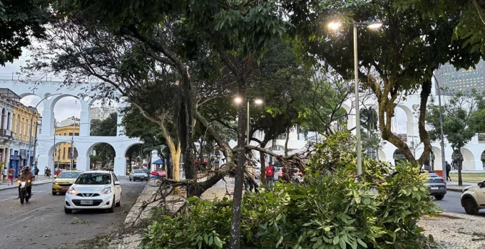 Ventania causa apagão e paralisa transportes no Rio de Janeiro; veja orientações de segurança