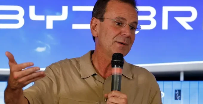 Eduardo Paes dispara em pesquisa e pode vencer eleição para governador do Rio no 1º turno