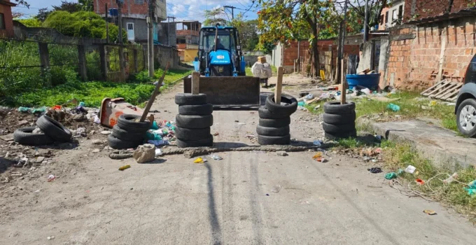 Polícia Militar remove 10 toneladas de barricadas em São Gonçalo, liberando ruas em Boaçu