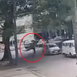 Engenhoso Ladrão é Preso em Flagrante ao Furta Portão de Alumínio à Luz do Dia na Lagoa, Zona Sul do Rio