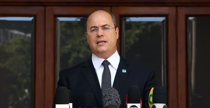 Wilson Witzel desiste de candidatura ao governo do RJ e anuncia apoio a Garotinho