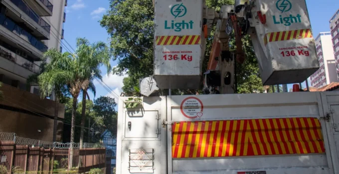 Justiça do Rio determina que Light restabeleça energia com urgência para 4 mil consumidores afetados por vendaval
