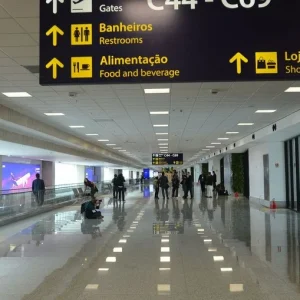 Foragido da Justiça é Preso no Rio ao Desembarcar de Voo Vindo da Espanha; Acumula 33 Registros Criminais