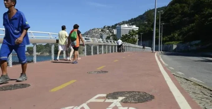 Nova Lei no Rio de Janeiro: Sinalização em Ciclovias da Orla Visa Aumentar Segurança de Ciclistas e Pedestres