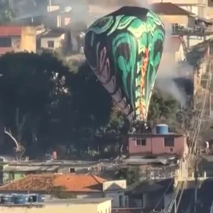 Balões Assustam Moradores e Interrompem Voos no Rio: Incidente no Galeão Mobiliza Forças de Segurança