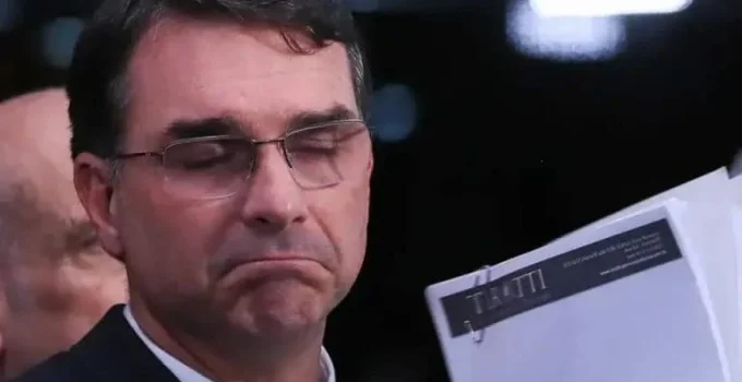 União Brasil Declara Neutralidade e Aumenta Isolamento de Flávio Bolsonaro no Rio de Janeiro