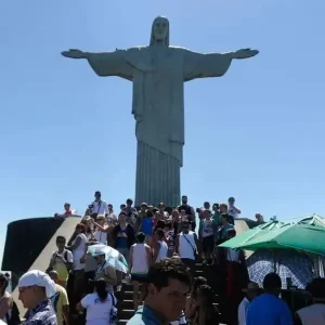 Brasil se consolida como 4º em crescimento de turismo internacional na OCDE com alta de 46% até 2025