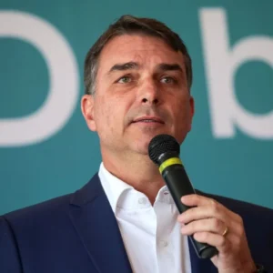 União Brasil abandona palanque do PL no Rio e complica cenário de Flávio Bolsonaro no Sudeste
