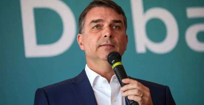 União Brasil abandona palanque do PL no Rio e complica cenário de Flávio Bolsonaro no Sudeste
