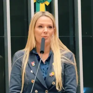Vice de Douglas Ruas (PL) no Rio, Fernanda Louback quer furar bolha bolsonarista com pauta PCD