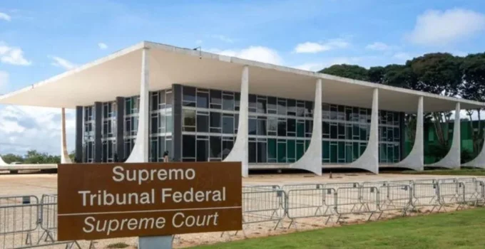 O Sem-Vergonha da Neutralidade: Como a Falta de Posicionamento Pode Prejudicar a Democracia e a Informação