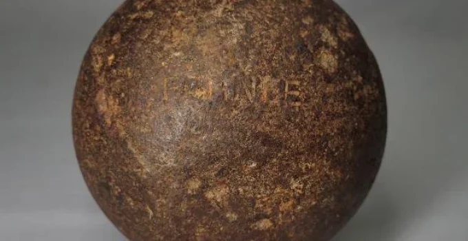 Bala de Canhão Francesa da Invasão de 1711 é Vendida por R$ 2.205 em Leilão em Campinas