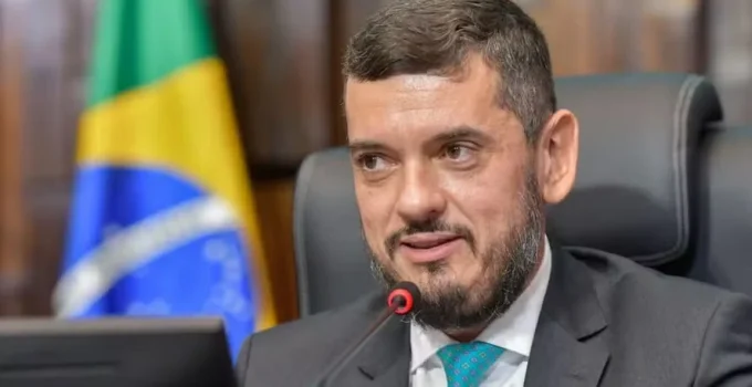 Rodrigo Bacellar é solto após colocar tornozeleira eletrônica e afastado da presidência da Alerj