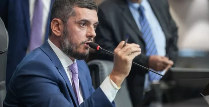 Alexandre de Moraes autoriza soltura de Rodrigo Bacellar, presidente da Alerj, com uso de tornozeleira eletrônica