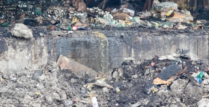 Ceasa de Irajá: Lojistas sofrem com mau cheiro e falta de limpeza após incêndio em boxes