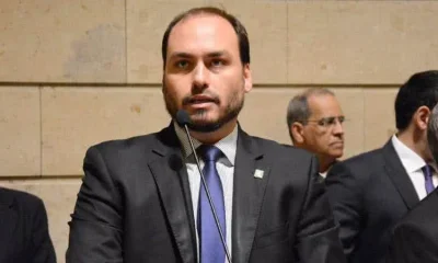 Carlos Bolsonaro Renuncia Mandato de Vereador do Rio para Missão Maior em Santa Catarina