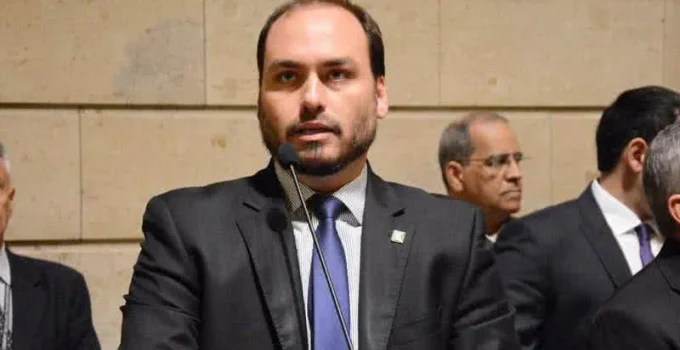 Carlos Bolsonaro Renuncia Mandato de Vereador do Rio para Missão Maior em Santa Catarina