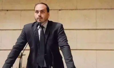Carlos Bolsonaro Renuncia Cargo de Vereador no Rio e Anuncia Mudança para Santa Catarina para Disputar Senado