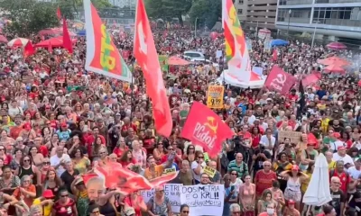 Milhares em Copacabana contra PL da Dosimetria: Ato reúne artistas e políticos contra anistia a condenados por golpe