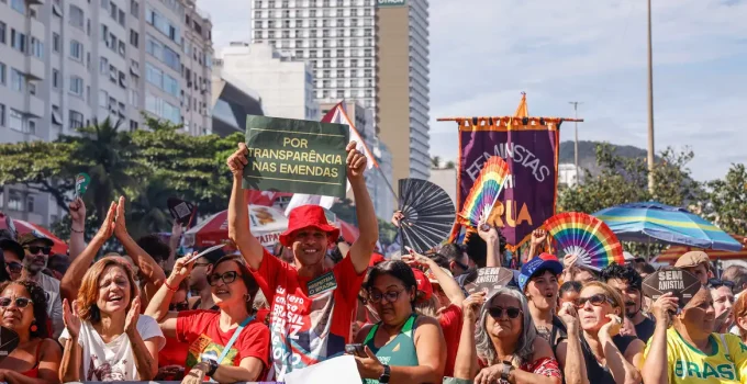 Manifestantes protestam contra PL da Dosimetria em Brasília, Rio e SP; texto beneficia condenados por atos de 8 de janeiro