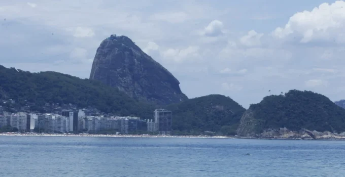 Frente Fria Chega ao Rio de Janeiro Após Dias de Sol: Previsão de Chuvas e Queda de Temperatura a Partir de Terça-feira