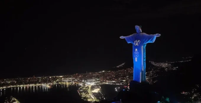 Le Cordon Bleu celebra 130 anos com projeção icônica do Cristo Redentor no Rio de Janeiro