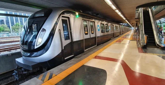 Passageiros são assaltados à mão armada dentro de vagão do Metrô Rio na Zona Sul; polícia investiga