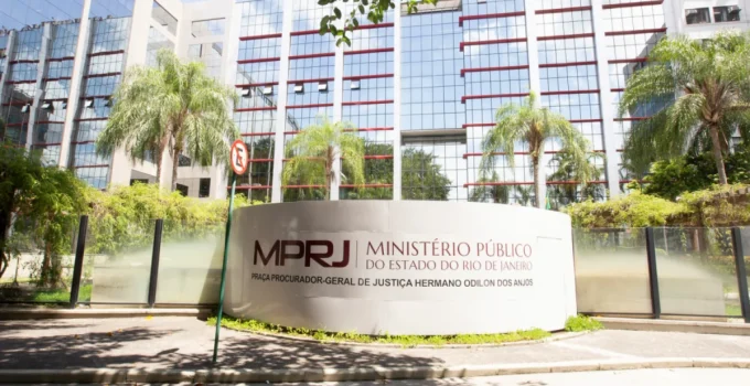 Dentista é denunciada pelo MP por procedimento estético mal sucedido que deixou paciente em estado grave e com sequelas permanentes no Rio