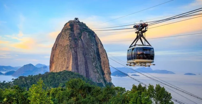 5 Restaurantes com Vista Privilegiada do Pão de Açúcar no Rio de Janeiro para Celebrar o Fim de Ano