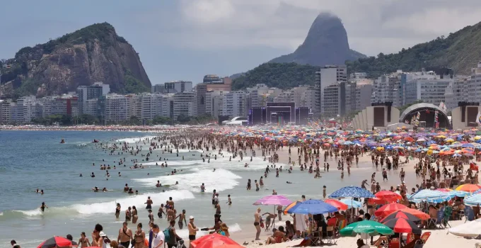 Brasil Celebra Marca Histórica de 9 Milhões de Turistas Internacionais em 2025, Superando Recorde de 2024