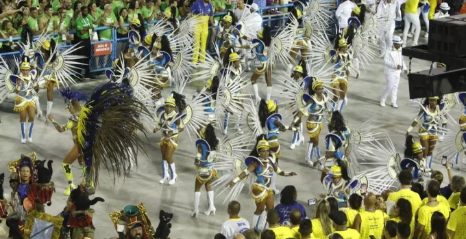 Cláudio Castro decreta desfiles de escolas de samba como Patrimônio Cultural do Rio de Janeiro