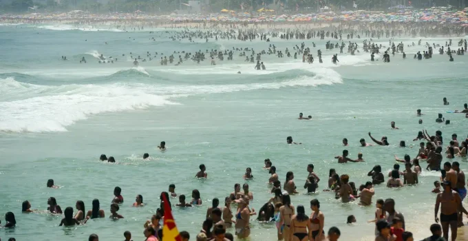 Verão 2024: Corpo de Bombeiros do Rio de Janeiro reforça segurança com postos móveis e tecnologia