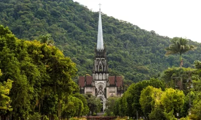 Petrópolis Vira Cenário Mágico de Natal com Neve de Verão e História Imperial no Especial Brasil