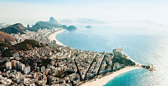 Rio de Janeiro Vive Auge Turístico Histórico com Eventos e Novos Voos Impulsionando a Economia Carioca