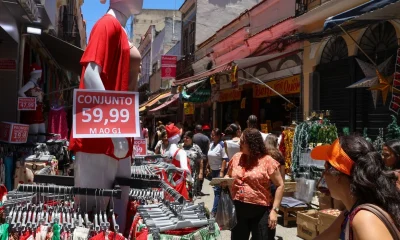 Comércio Popular do Rio Registra Movimentação Intensa às Vésperas do Natal com Buscas por Presentes e Lembrancinhas