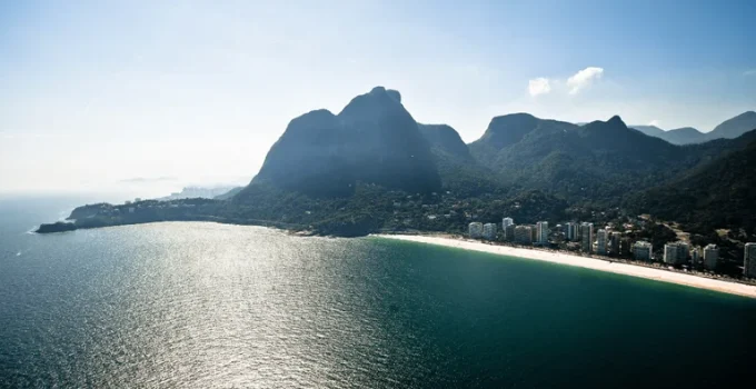 Rio de Janeiro abre as portas para o verão 2026 com praias paradisíacas, cultura vibrante e atrações mundialmente famosas