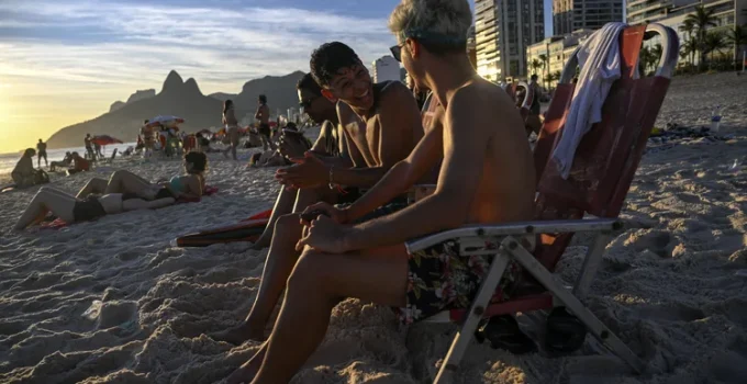 Rio de Janeiro celebra recorde de 2 milhões de turistas estrangeiros em 11 meses com praias e cultura vibrante