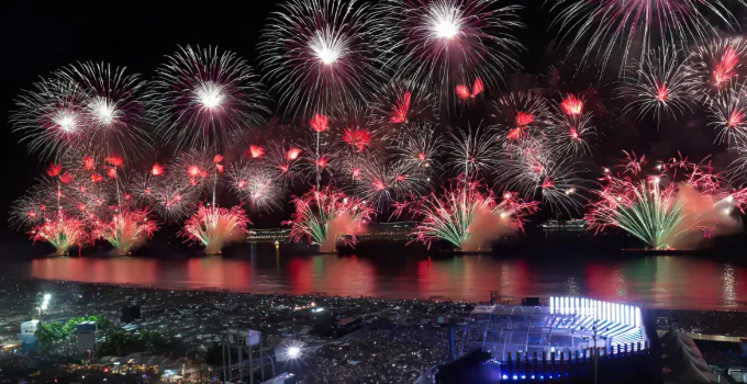 Bombeiros Aprovam Vistoria de Balsas para Fogos de Artifício no Réveillon de Copacabana com Reforço na Segurança