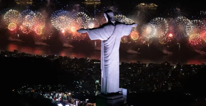 Réveillon no RJ: Aeroporto Santos Dumont vira microcosmo da festa em Copacabana com turistas de todo o Brasil