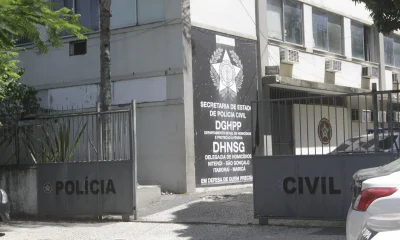 Bala perdida mata homem em casa durante Réveillon em São Gonçalo, RJ; outros são baleados