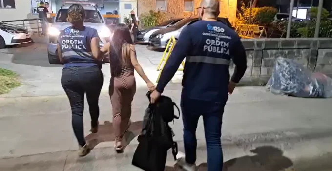 Grávida é presa com 29 celulares e objetos furtados na festa de Réveillon em Copacabana