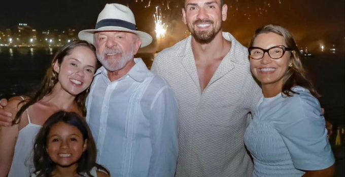 Lula passa Réveillon no Rio de Janeiro e utiliza helicóptero para deslocamento entre Marambaia e Copacabana