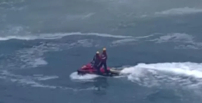 Réveillon em Copacabana: 2,6 milhões celebram com segurança reforçada, mas mar agitado exige 547 resgates