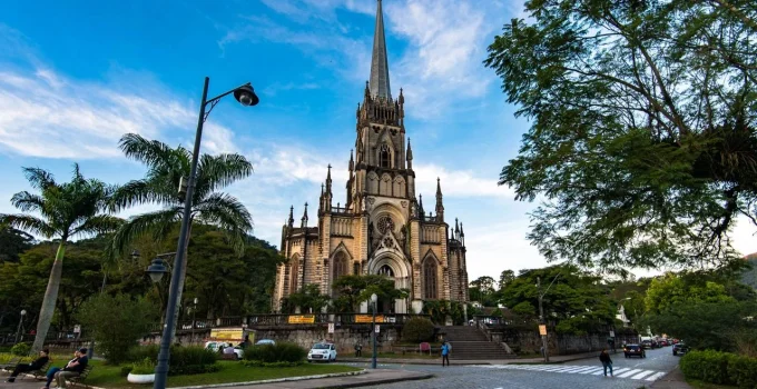 Petrópolis: A Cidade Imperial Charmosa e Segura que Encanta Moradores no Rio de Janeiro