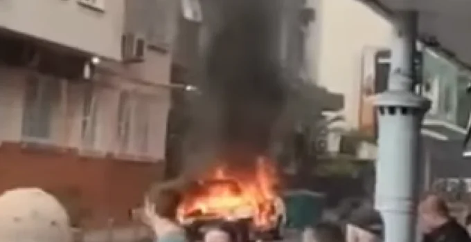 Carro pega fogo na Glória, Rio de Janeiro: Bombeiros controlam chamas sem feridos