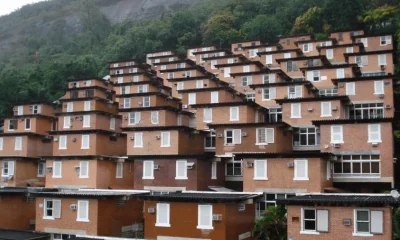 Favela de Luxo? Condomínio no Rio de Janeiro Mistura Estética Popular com Casas Milionárias