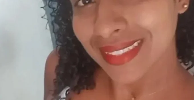 Vendedora Marcelly Passos, 28, é sepultada no Rio após ser morta a facadas pelo ex-namorado
